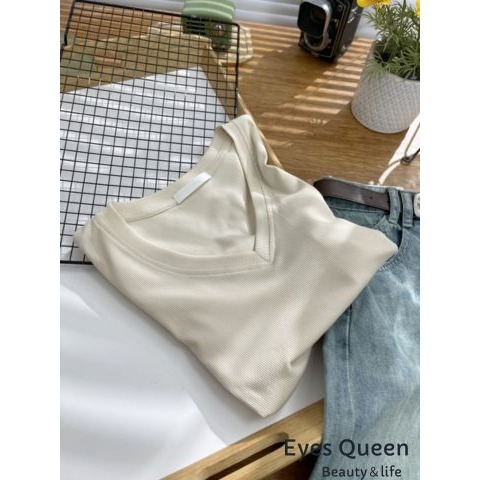 [Eyes Queen]現貨 V領不規則短款上衣 V領短版T恤 短版上衣 短版素T V領素T 素T T恤 短版T恤-細節圖9