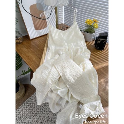 [Eyes Queen]現貨 溫柔風吊帶裙 肩帶可調整洋裝 細肩帶洋裝 洋裝 連身裙 海邊洋裝 渡假洋裝-細節圖6