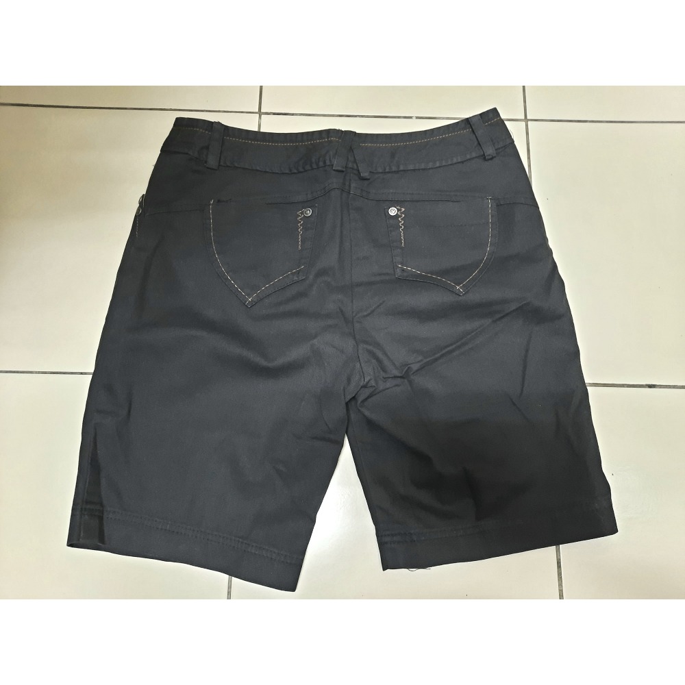 二手出清 Bear Two 九成新衣況佳  黑色五分短褲 SIZE 36-細節圖2