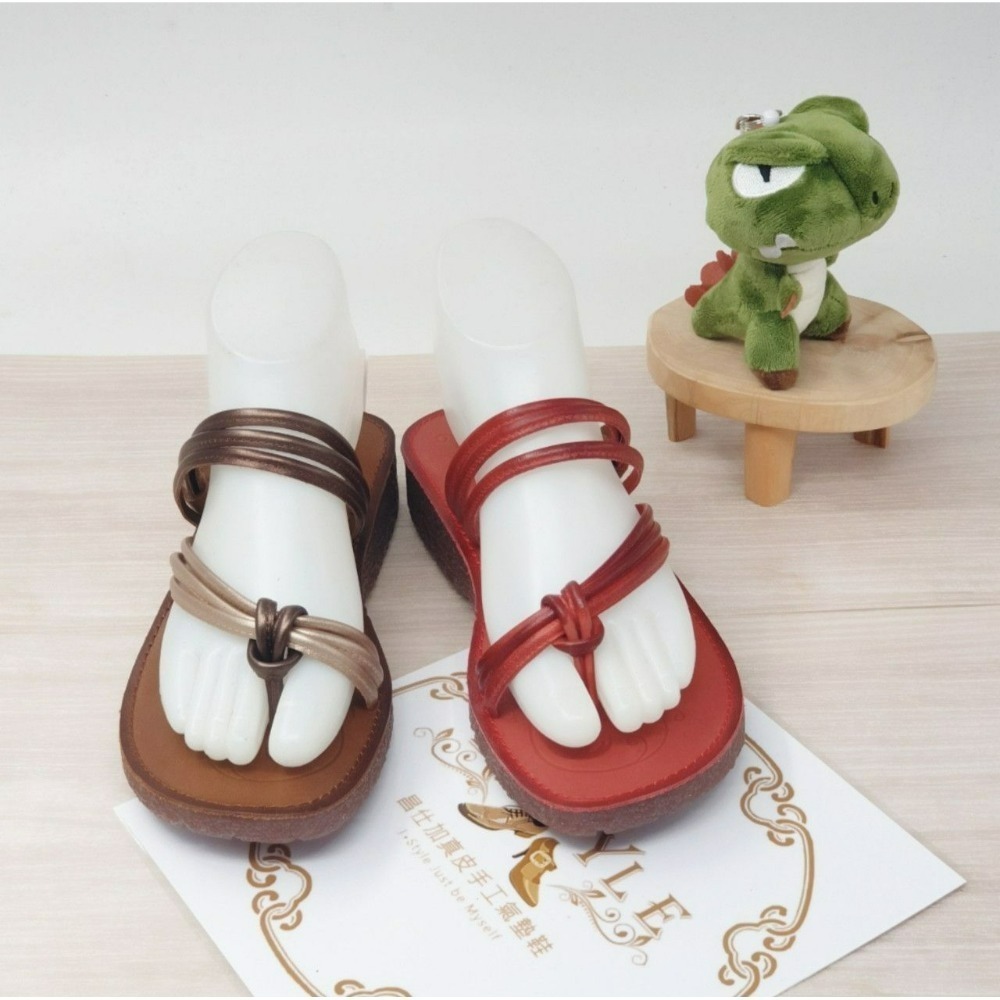 ♀️女：手工苯染頭層牛皮時尚夾腳厚底拖鞋（紅蠟/咖金）-細節圖2