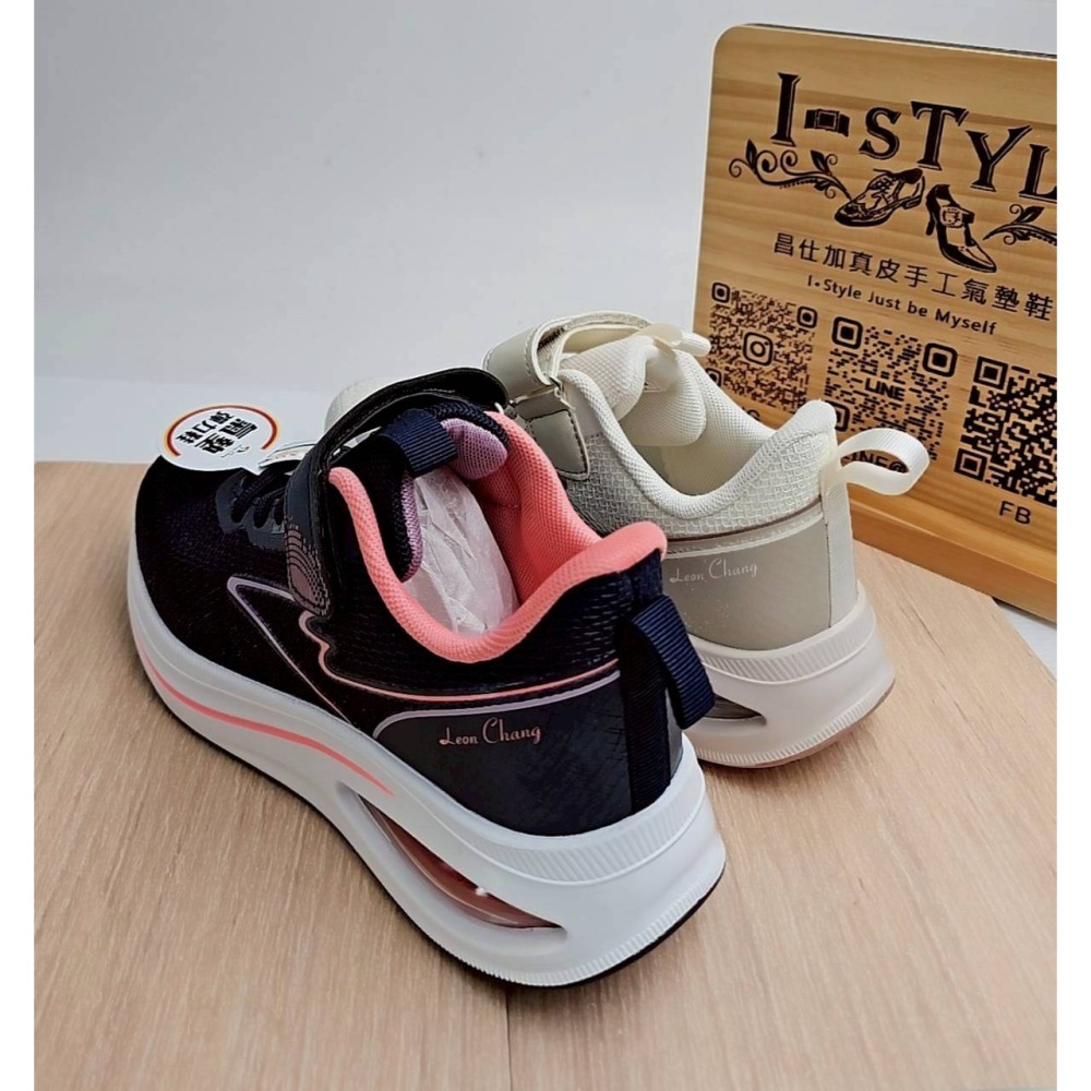 ♀️女：Leon Chang獨立筒氣墊魔鬼氈運動鞋(藍/米)-細節圖3
