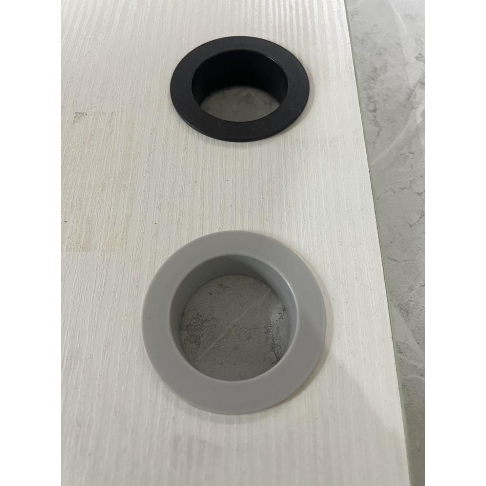 【五金殿】雙向線孔盒 (Ø54mm) 鋅合雙向線孔蓋 塑膠線孔蓋鋁色 黑色 系統櫃線孔盒 台灣製造-細節圖3