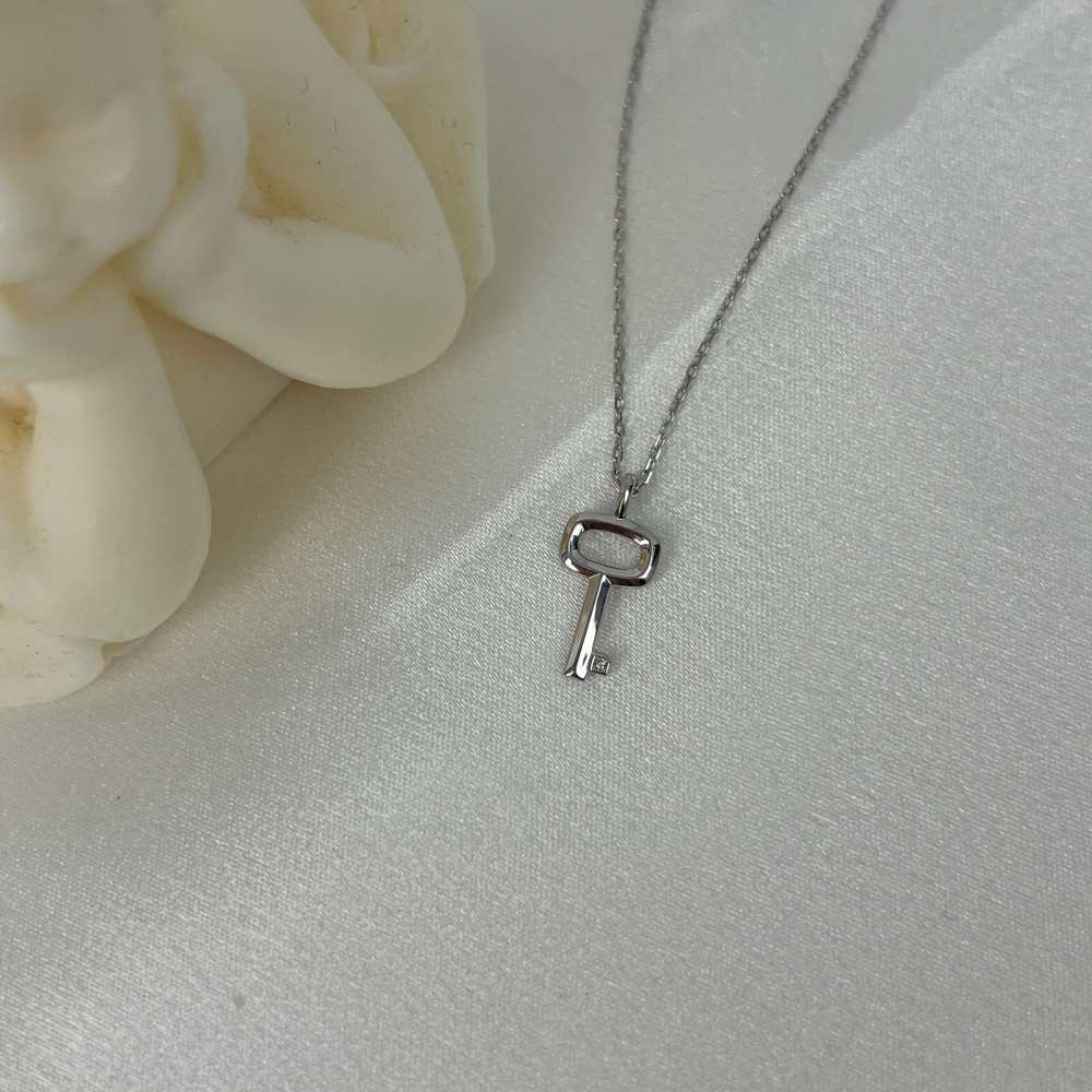 ||董飾 純銀飾品|| 925純銀-簡約鑲鑽鑰匙-細節圖2