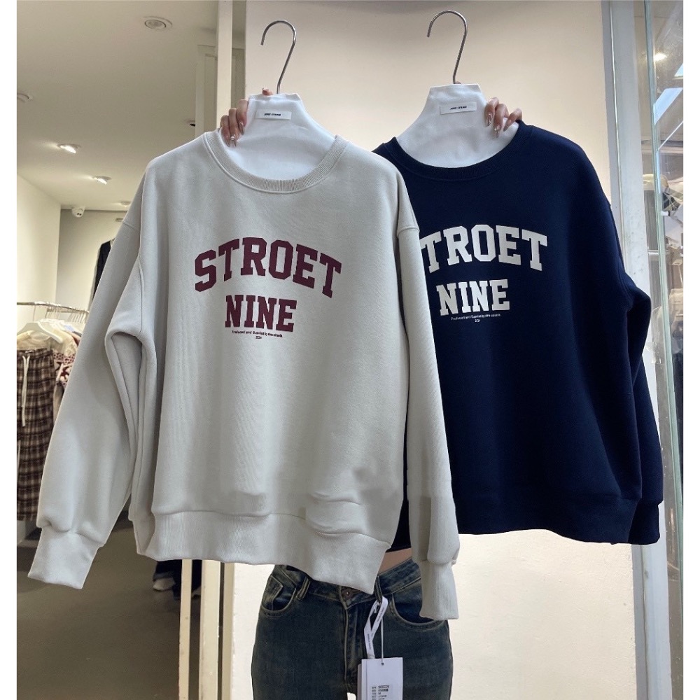 刷毛厚磅英文字大學T-細節圖3