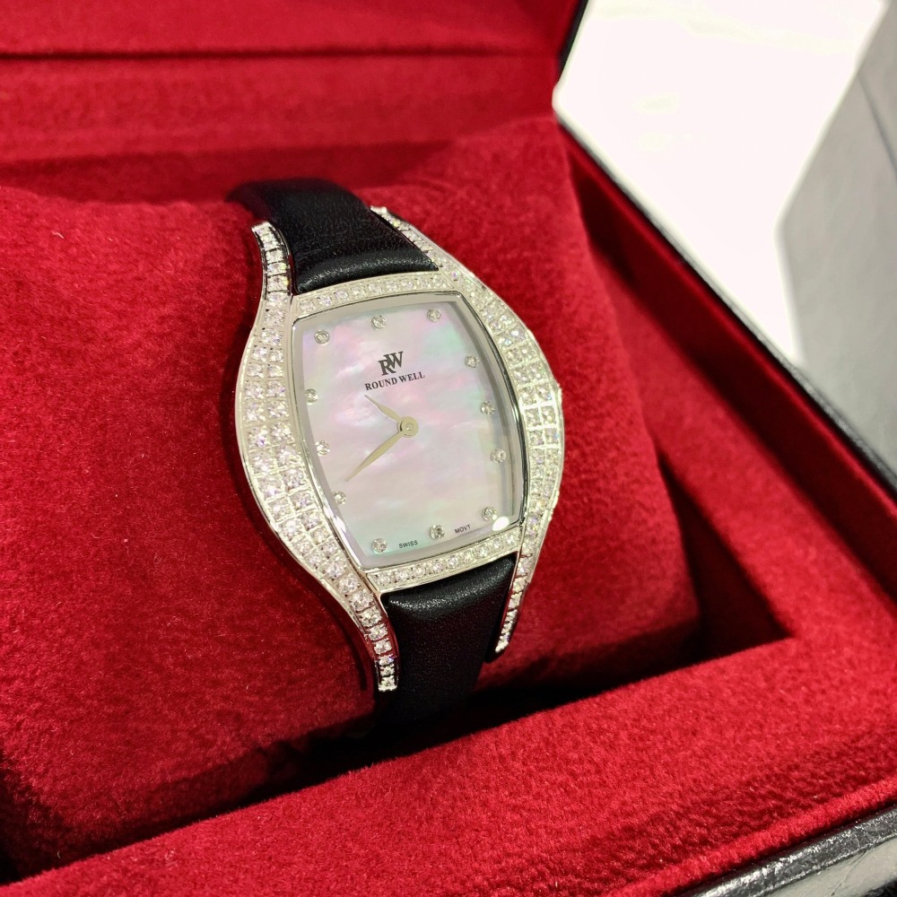 【浪威｜全新】現貨 ROUND WELL 手錶 石英錶 女錶 鑽框 貝殼面 皮錶｜Little Bee 小蜜蜂精品-細節圖2
