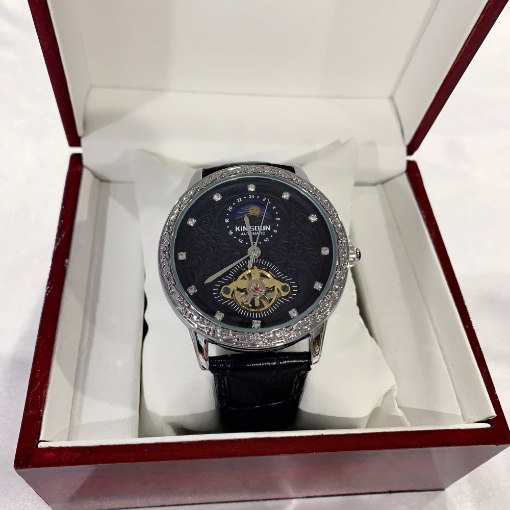 【金詩頓｜全新】現貨 KIMSDUN 手錶 機械錶 男錶 2色可選 日月相 精雕 皮錶｜Little Bee 小蜜蜂精品-細節圖2