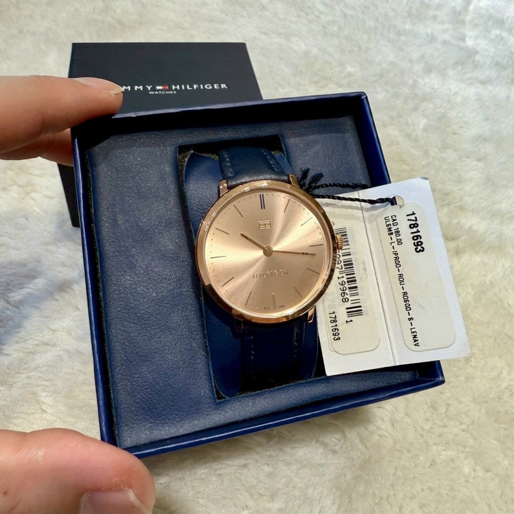 【湯米｜全新】現貨 TOMMY 手錶 石英錶 女錶 素面 皮錶 送禮推薦｜Little Bee 小蜜蜂精品-細節圖2