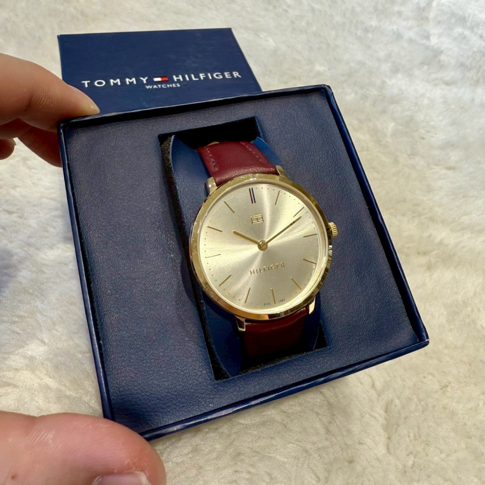 【湯米｜全新】現貨 TOMMY 手錶 石英錶 女錶 素面 皮錶 送禮推薦｜Little Bee 小蜜蜂精品-細節圖2