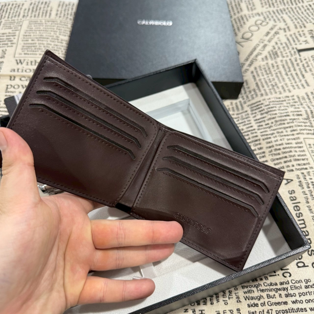 【凱文保羅｜全新】現貨 CALVNBOLO 禮盒組 V2 手錶 + 鋼筆 +短夾｜Little Bee 小蜜蜂精品-細節圖3