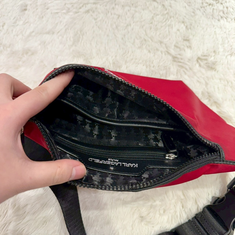 【卡爾｜全新】現貨 KARL LAGERFELD 包包 胸包 銀標 尼龍 人像 腰包｜Little Bee 小蜜蜂精品-細節圖2