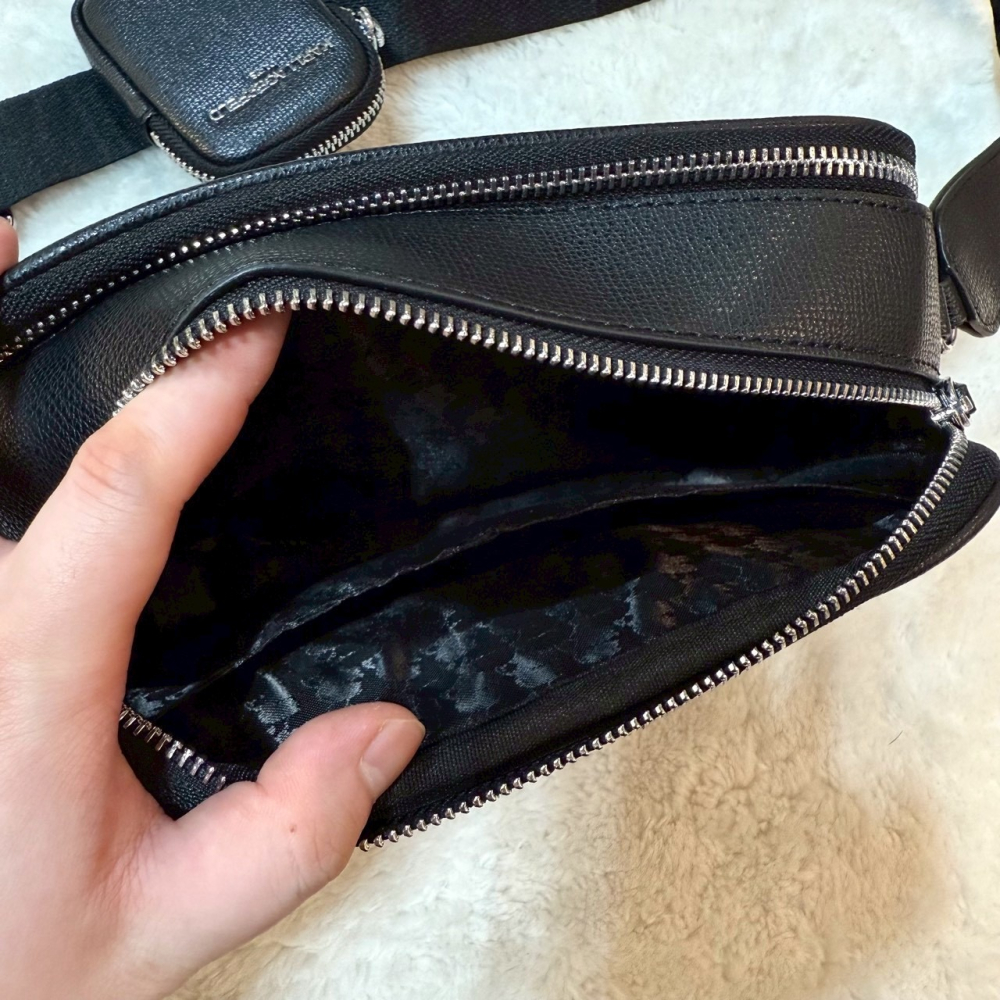 【卡爾｜全新】現貨 KARL LAGERFELD 包包 相機包 二合一 刺繡字 斜背包｜Little Bee 小蜜蜂精品-細節圖3