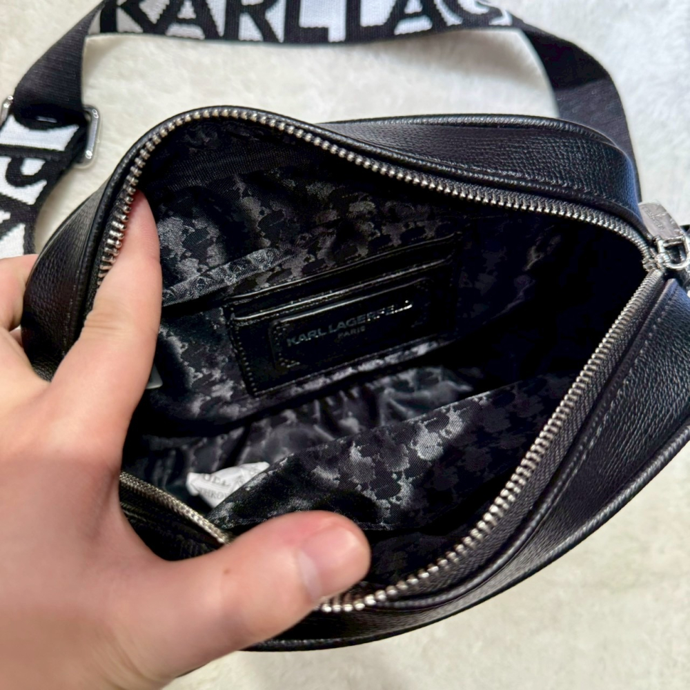 【卡爾｜全新】現貨 KARL LAGERFELD 相機包 二合一 刺繡 毛絨 斜背包｜Little Bee 小蜜蜂精品-細節圖4