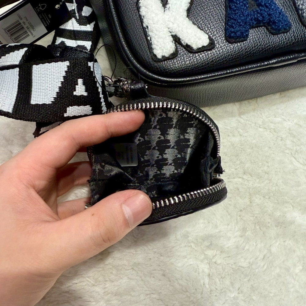 【卡爾｜全新】現貨 KARL LAGERFELD 相機包 二合一 刺繡 毛絨 斜背包｜Little Bee 小蜜蜂精品-細節圖5