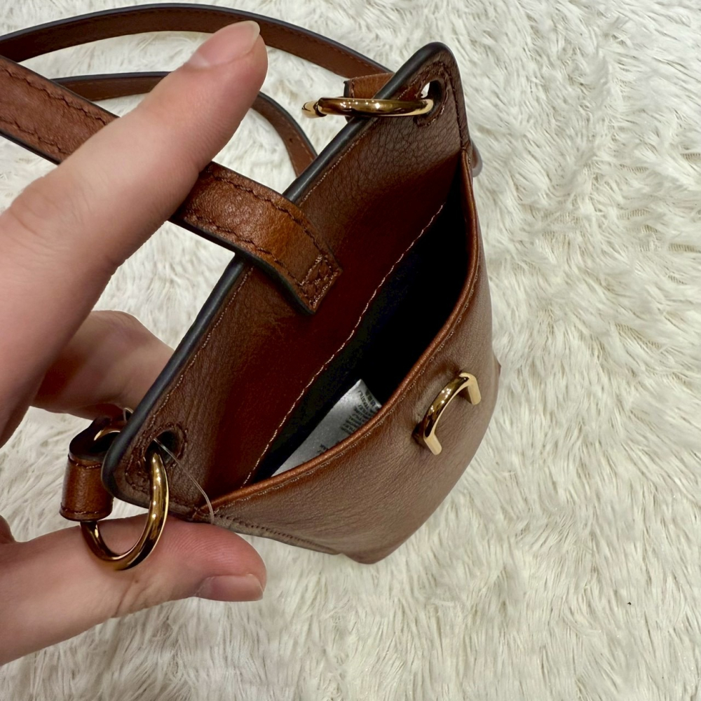 【化石｜全新】現貨 FOSSIL 包包 手機包 軟皮 咖色 斜背包｜Little Bee 小蜜蜂精品-細節圖2