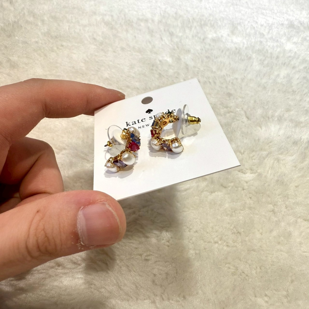 【KS｜全新】現貨 KATE SPADE 耳針 寶石 珍珠 造型 LOGO 耳環 耳釘｜Little Bee 小蜜蜂精品-細節圖3