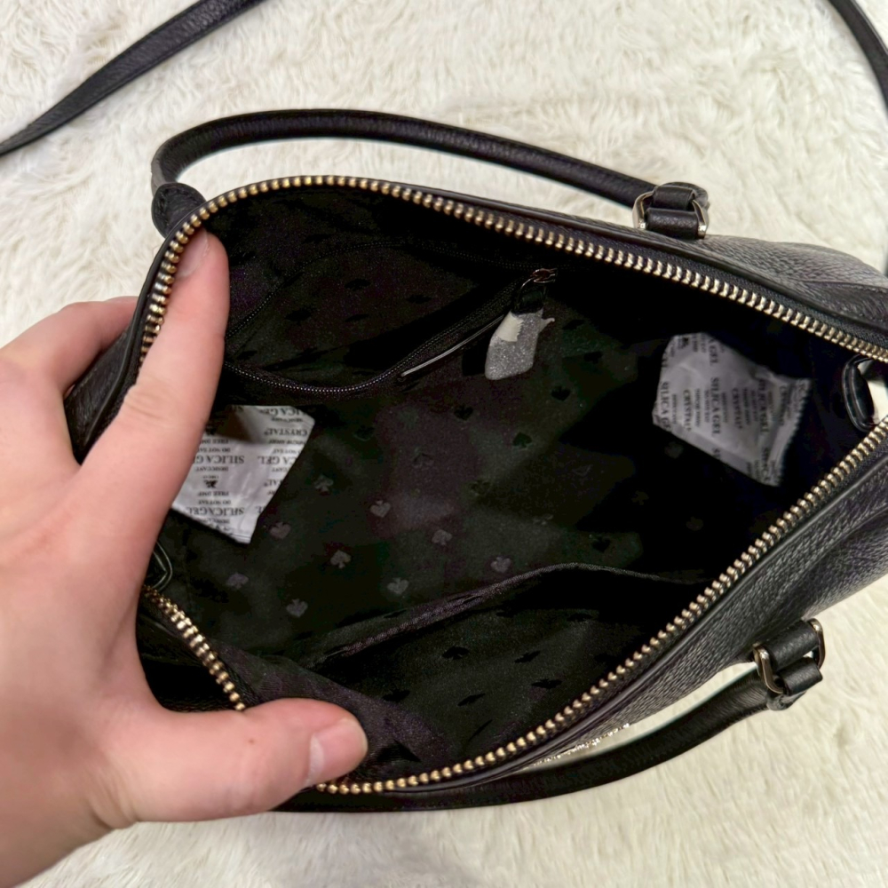 【KS｜全新】現貨 KATE SPADE 包包 波士頓包 銀標 三角包 防刮紋 斜背包｜Little Bee 小蜜蜂精品-細節圖3