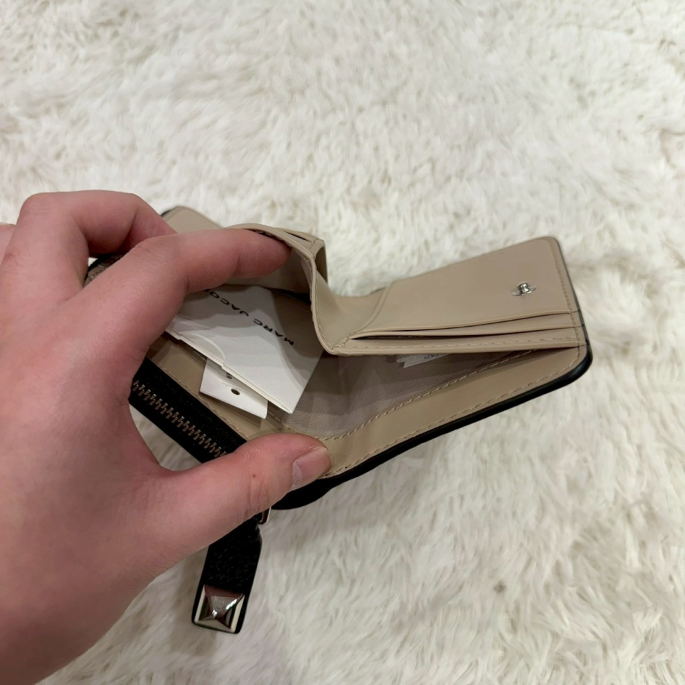 【MJ｜全新】現貨 MARC JACOBS 錢包 短夾 小標 膠印 斑馬紋 零錢短夾｜Little Bee 小蜜蜂精品-細節圖5