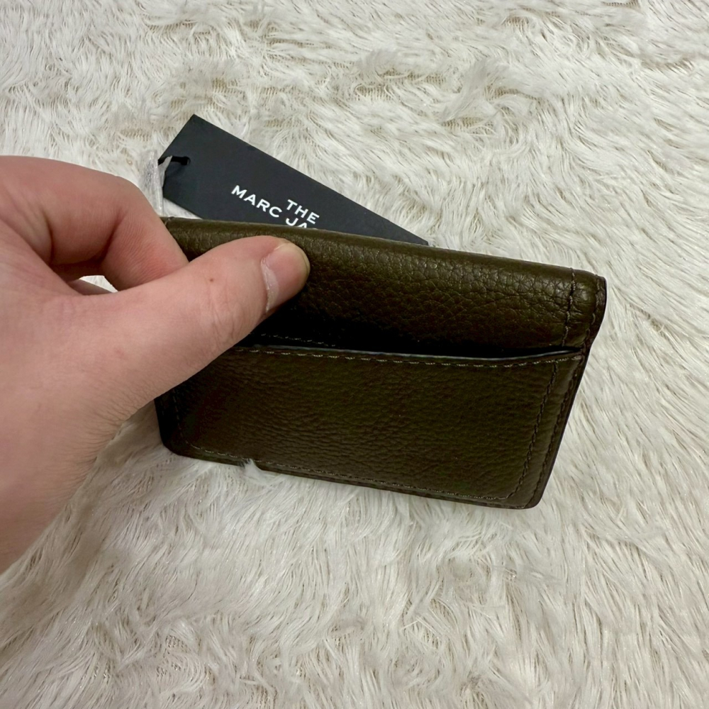 【MJ｜全新】現貨 MARC JACOBS 錢包 卡片夾 金標 專櫃款 綠色 荔枝紋｜Little Bee 小蜜蜂精品-細節圖2