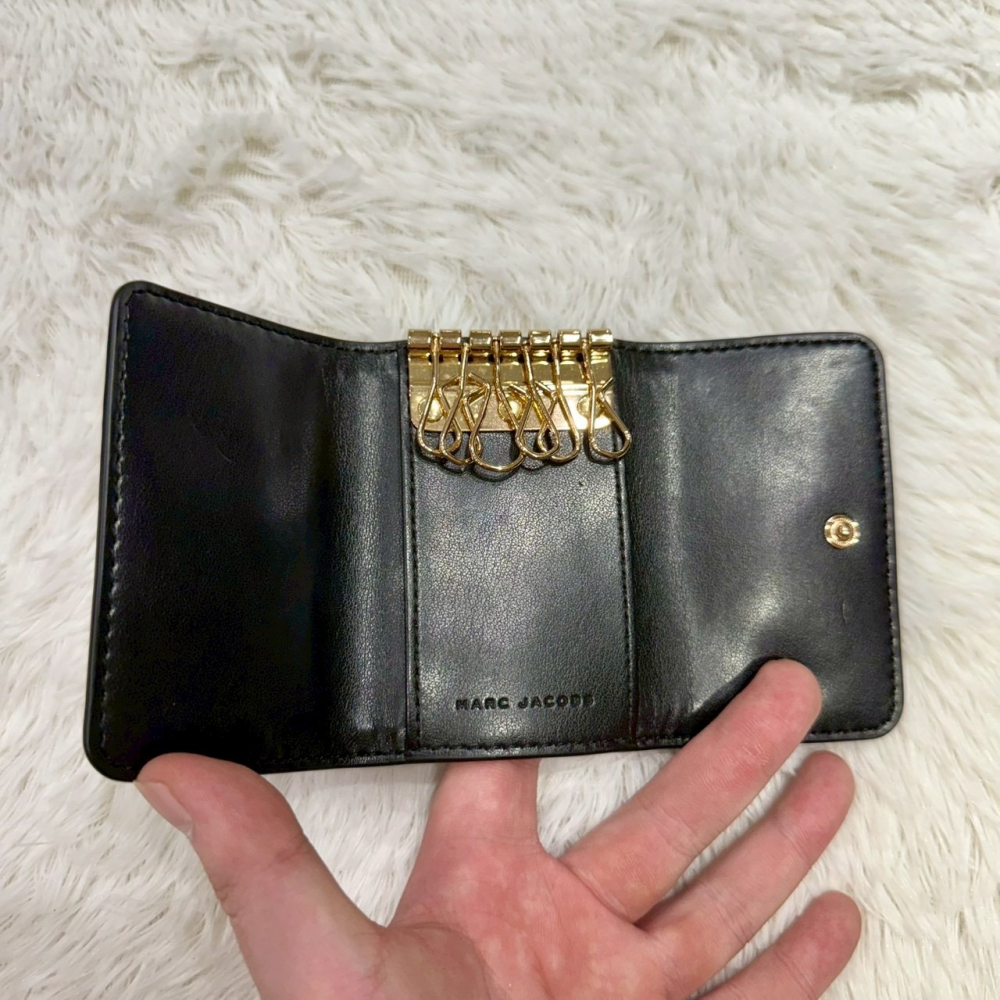 【MJ｜全新】現貨 MARC JACOBS 錢包 鑰匙包 金標 荔枝文 鑰匙扣｜Little Bee 小蜜蜂精品-細節圖2