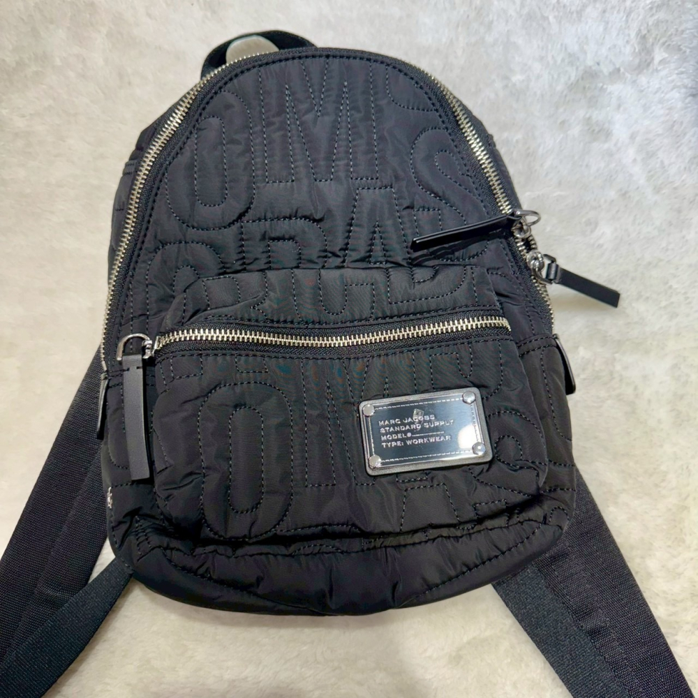 【MJ|全新】庫存先詢問 MARC JACOBS 後背包 太空棉 小號 文字款 雙肩包|Little Bee 小蜜蜂精品 - Little ...