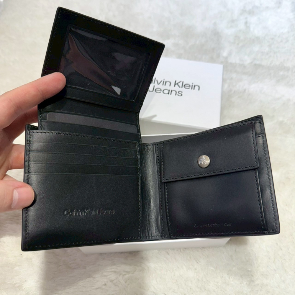 【CK｜全新】現貨 CALVIN KLEIN 錢包 短夾 二合一 滿版 壓紋 禮盒組｜Little Bee 小蜜蜂精品-細節圖5