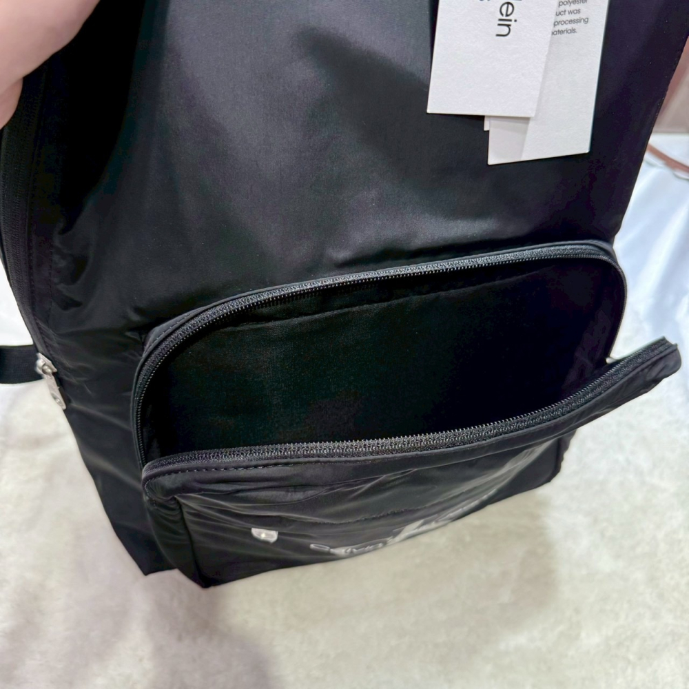 【CK｜全新】現貨 CALVIN KLEIN 後背包 尼龍 素色 大標 防潑水 雙肩包｜Little Bee 小蜜蜂精品-細節圖4