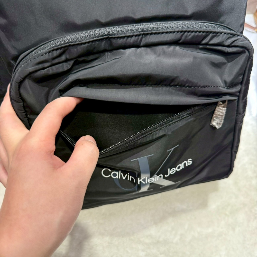 【CK｜全新】現貨 CALVIN KLEIN 後背包 尼龍 素色 大標 防潑水 雙肩包｜Little Bee 小蜜蜂精品-細節圖5