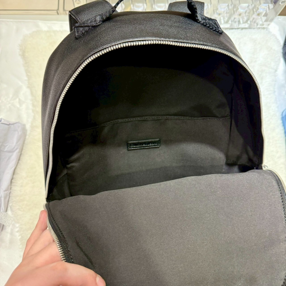 【CK｜全新】現貨CALVIN KLEIN 後背包 小標 荔枝紋 軟皮革 雙肩包｜Little Bee 小蜜蜂精品-細節圖4