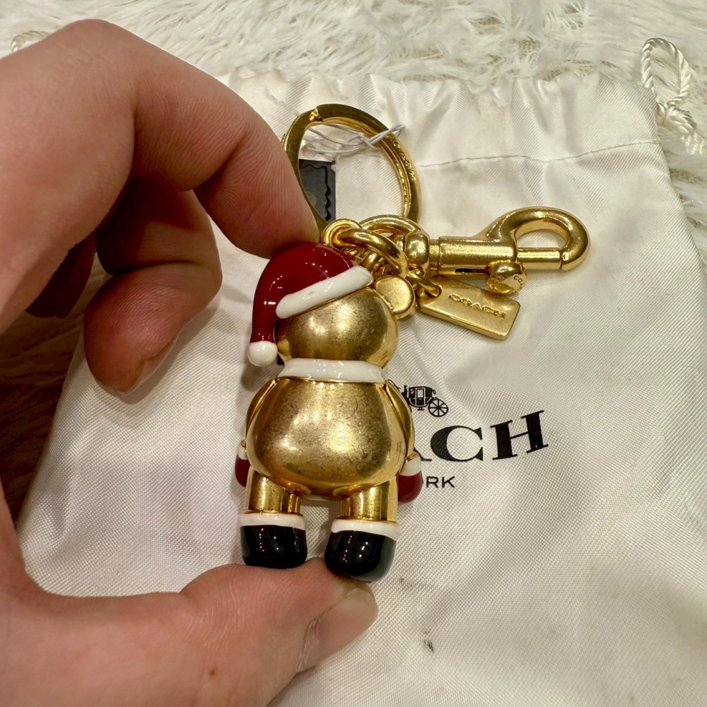 【蔻馳｜全新】現貨 COACH 鑰匙圈 聖誕節 限定 聖誕小熊 土豪金 包包吊飾｜Little Bee 小蜜蜂精品-細節圖2