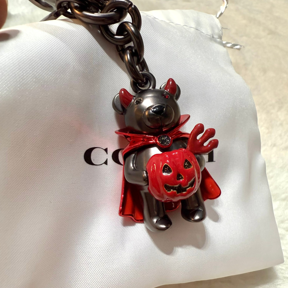 【蔻馳｜全新】庫存先詢問 COACH 吊飾 萬聖節 限定 紅南瓜 惡魔熊 鑰匙圈｜Little Bee 小蜜蜂精品-細節圖2