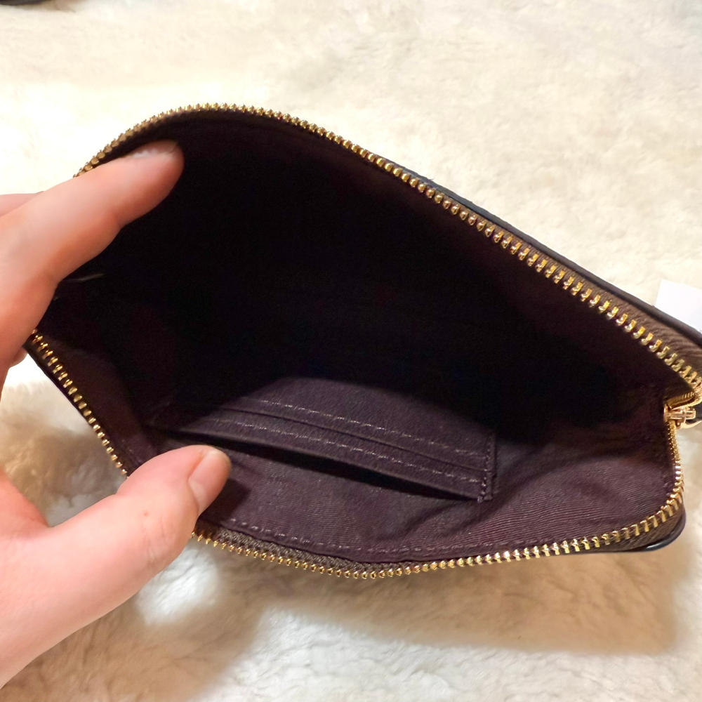 【蔻馳｜全新】現貨 COACH 手拿包 中號 滿版 雙層 經典款 金標 防刮紋｜Little Bee 小蜜蜂精品-細節圖2
