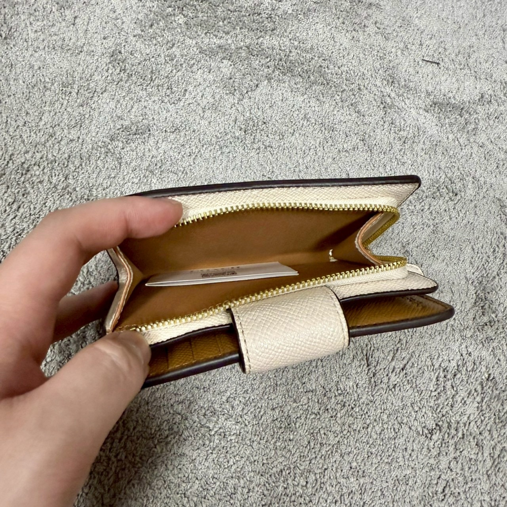 【蔻馳｜全新】現貨 COACH 中夾 金標 素色 防刮紋 錢包 零錢中夾｜Little Bee 小蜜蜂精品-細節圖2