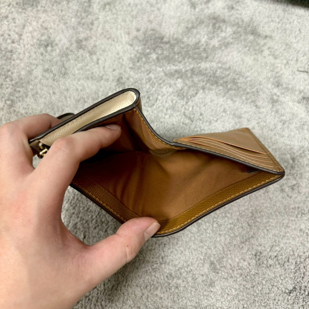 【蔻馳｜全新】現貨 COACH 中夾 金標 素色 防刮紋 錢包 零錢中夾｜Little Bee 小蜜蜂精品-細節圖4