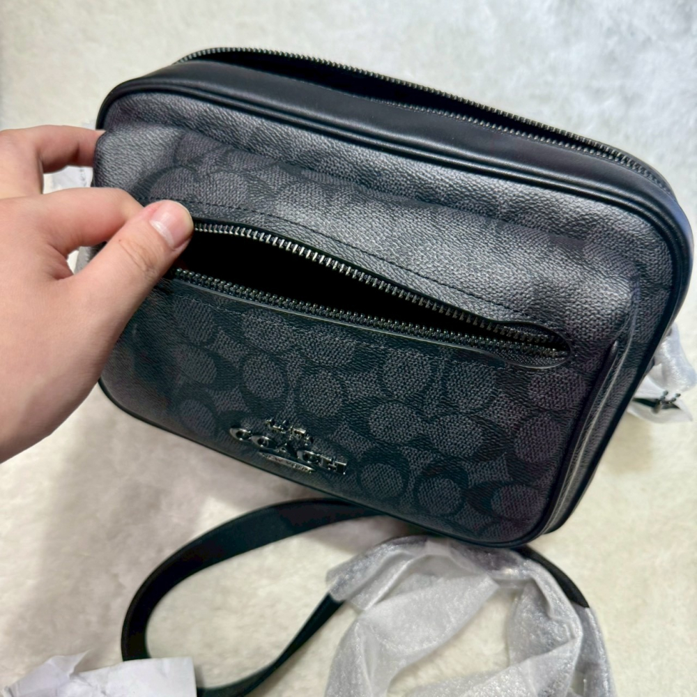【蔻馳｜全新】現貨 COACH 相機包 男包 前口袋 滿版 老花 大號 斜背包｜Little Bee 小蜜蜂精品-細節圖4