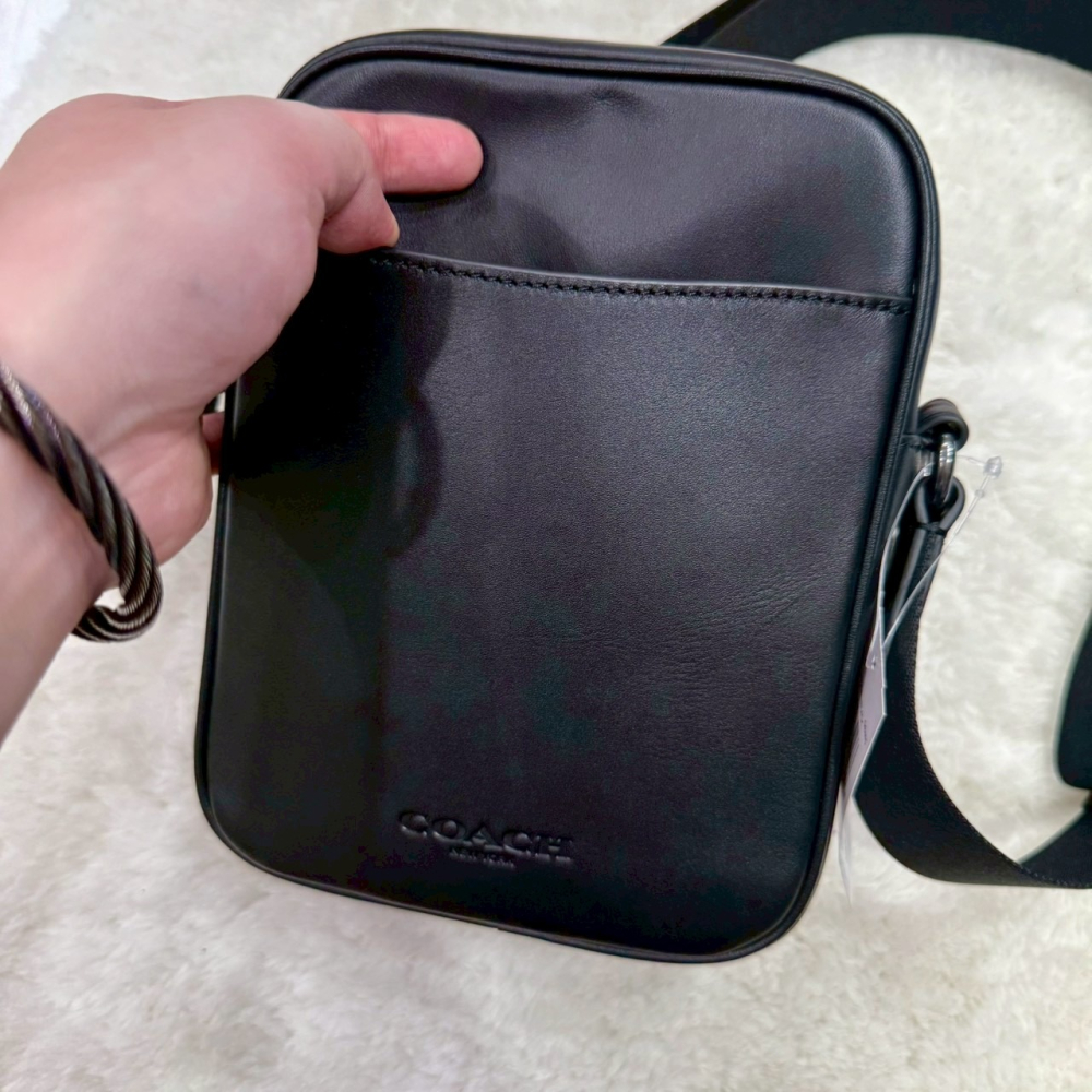 【蔻馳｜全新】現貨 COACH 斜背包 男款 老花 旋扣 拼色 小號 側背包｜Little Bee 小蜜蜂精品-細節圖3
