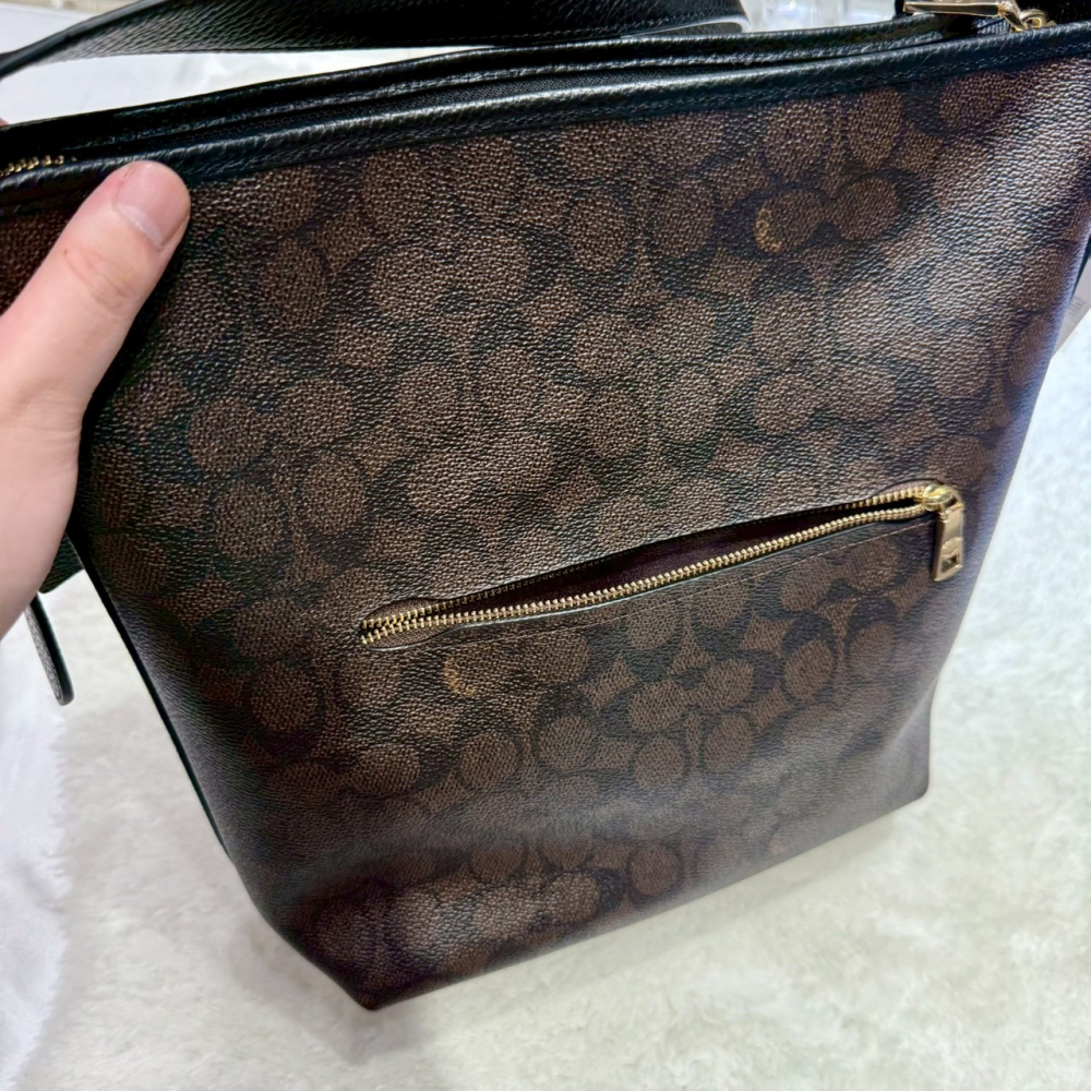 【蔻馳｜全新】現貨 COACH 流浪包 男包 滿版 老花 棕色 金標 斜背包｜Little Bee 小蜜蜂精品-細節圖3