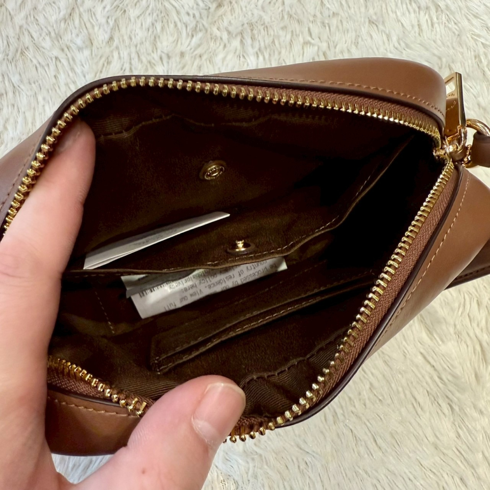 【蔻馳｜全新】現貨 COACH 包包 相機包 金標 拼色 滿版 防刮紋 斜背包｜Little Bee 小蜜蜂精品-細節圖3