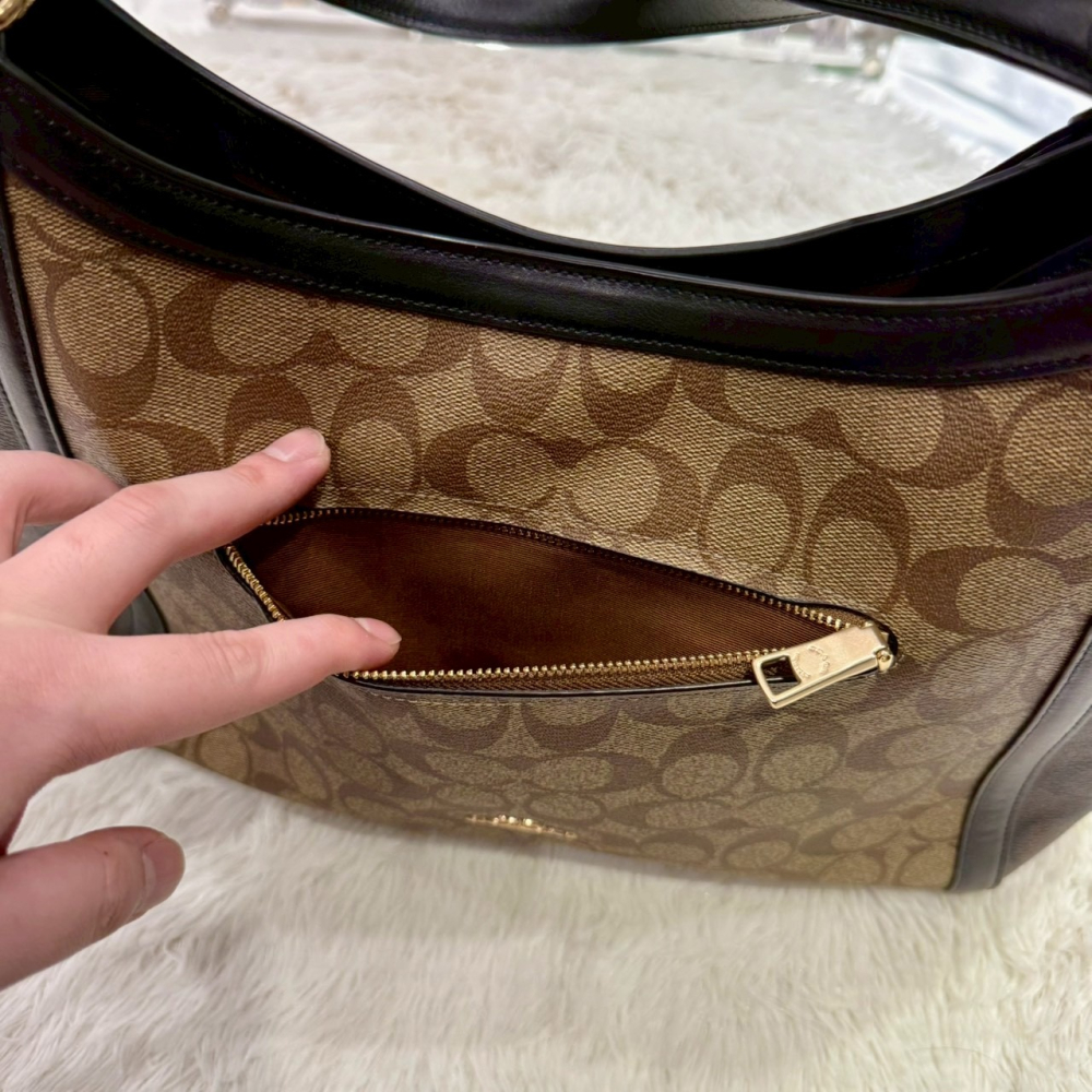 【蔻馳｜全新】現貨 COACH 包包 蝴蝶包 金標 滿版 拼色 黛妃包 腋下包｜Little Bee 小蜜蜂精品-細節圖2