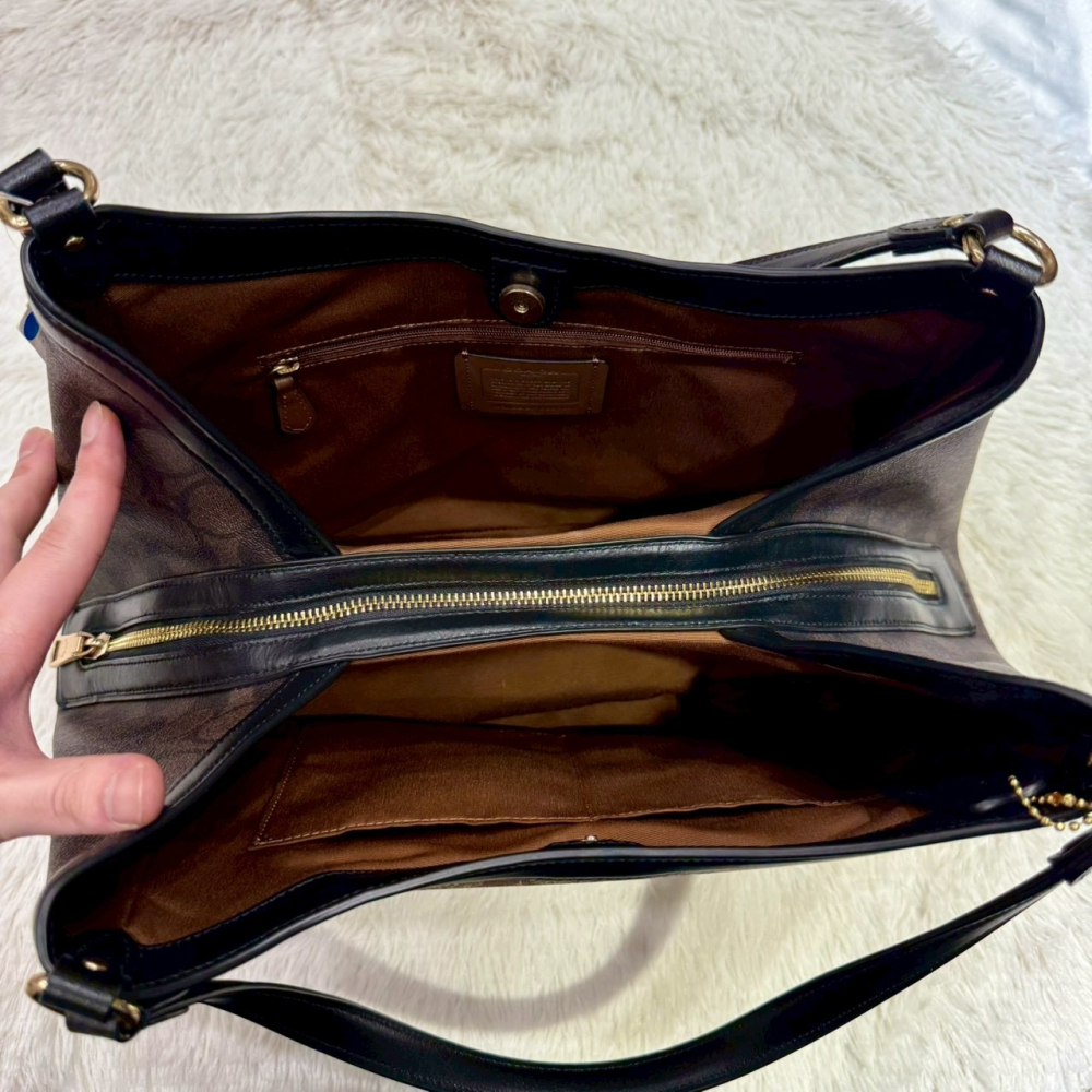 【蔻馳｜全新】現貨 COACH 包包 蝴蝶包 金標 滿版 拼色 黛妃包 腋下包｜Little Bee 小蜜蜂精品-細節圖3