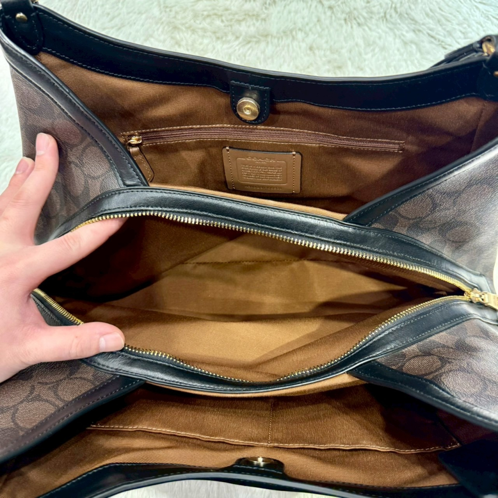 【蔻馳｜全新】現貨 COACH 包包 蝴蝶包 金標 滿版 拼色 黛妃包 腋下包｜Little Bee 小蜜蜂精品-細節圖4