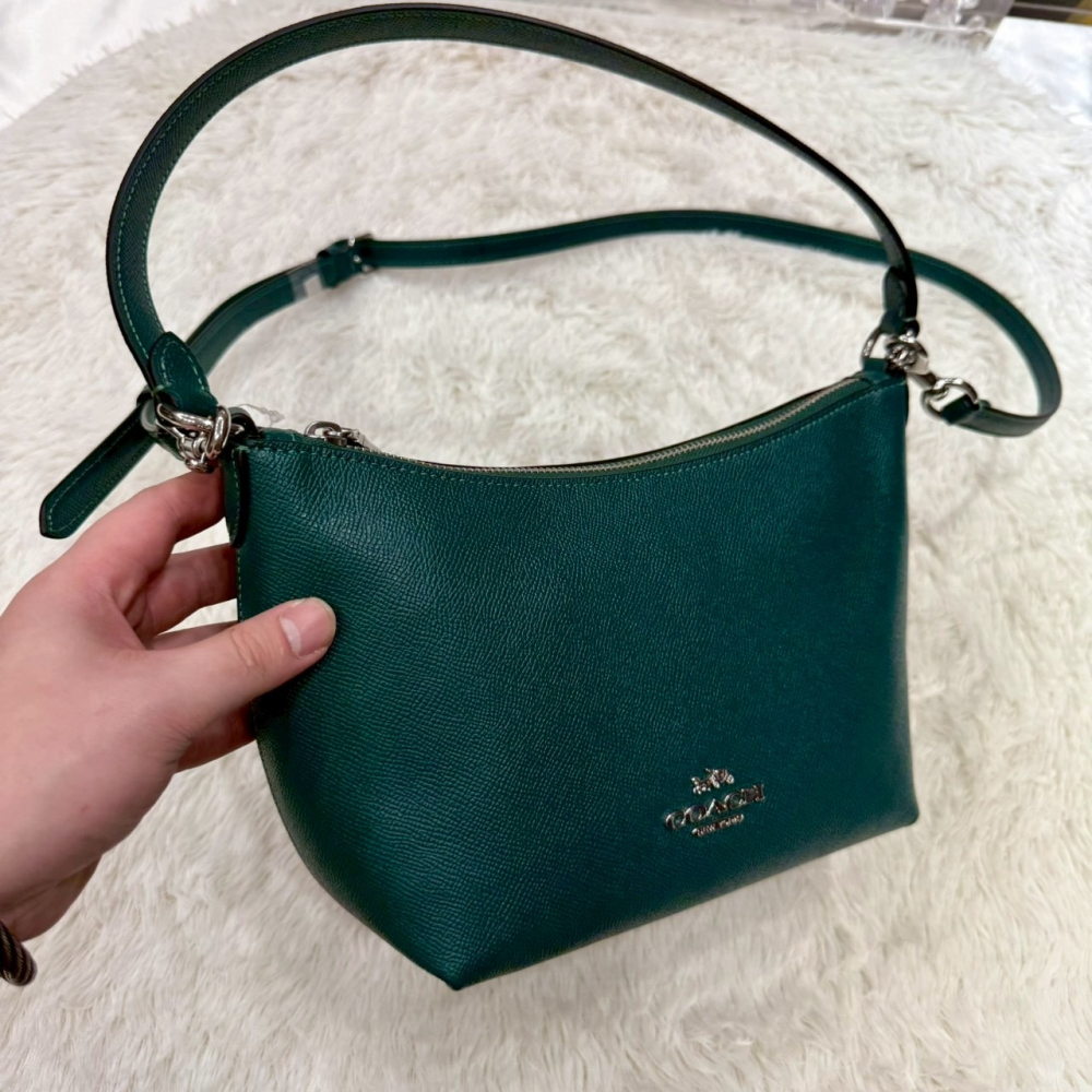 【蔻馳｜全新】現貨 COACH 包包 水餃包 銀標 素色 防刮紋 斜背包 兩用包｜Little Bee 小蜜蜂精品-細節圖2