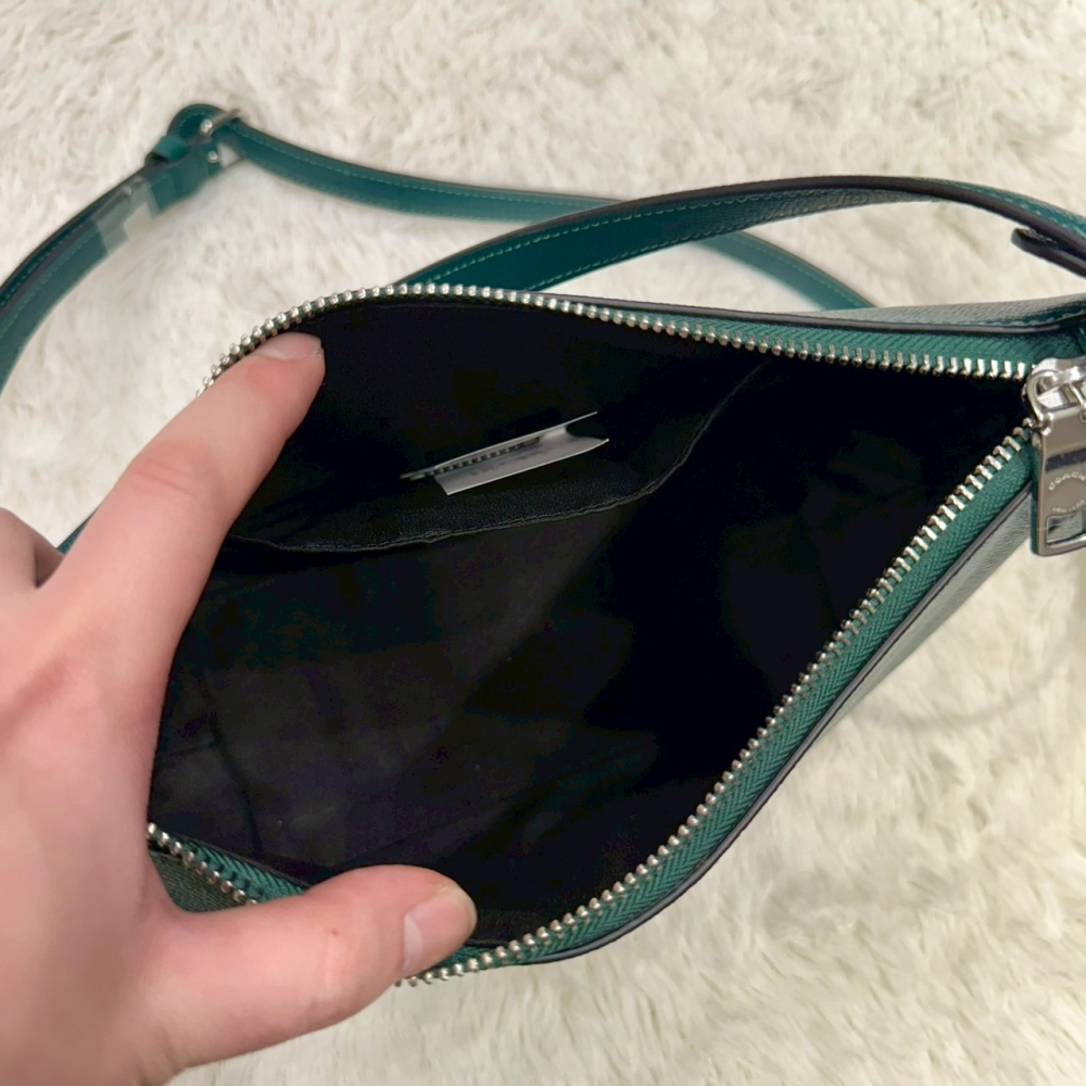 【蔻馳｜全新】現貨 COACH 包包 水餃包 銀標 素色 防刮紋 斜背包 兩用包｜Little Bee 小蜜蜂精品-細節圖3