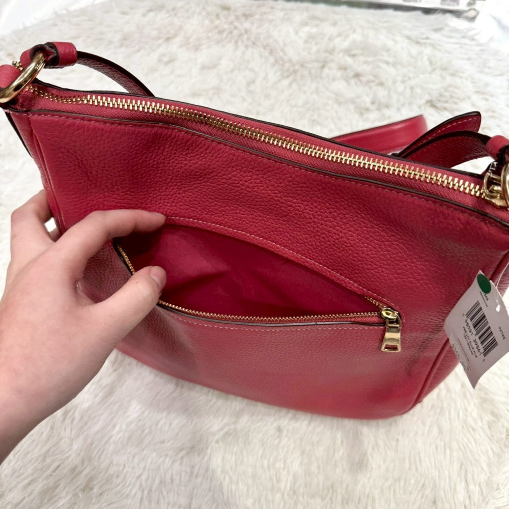 【蔻馳｜全新】現貨 COACH 包包 流浪包 金標 素色 荔枝紋 斜背包｜Little Bee 小蜜蜂精品-細節圖2