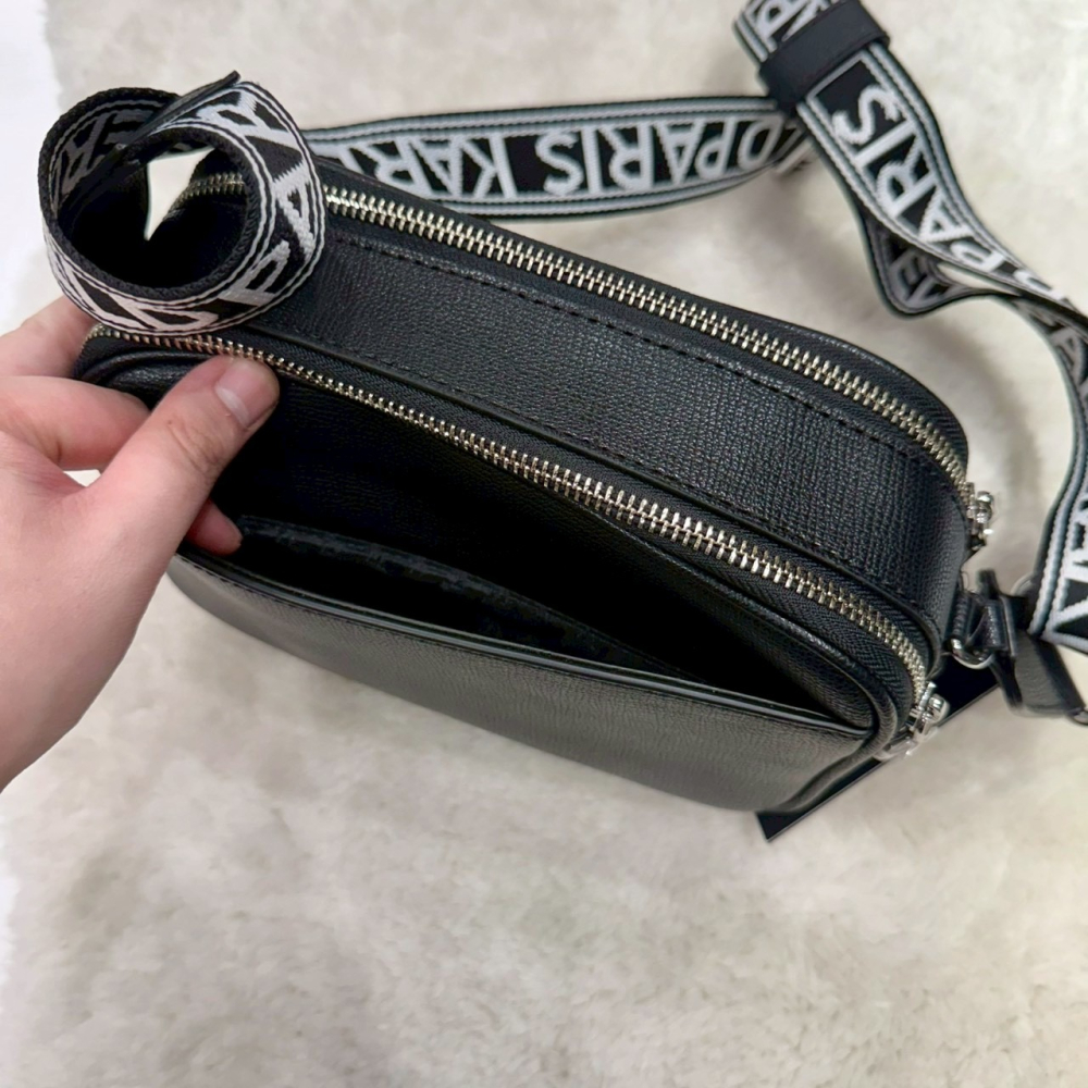 【卡爾｜全新】現貨 KARL LAGERFELD 相機包 經典款 文字 雙拉鍊 斜背包｜Little Bee 小蜜蜂精品-細節圖5