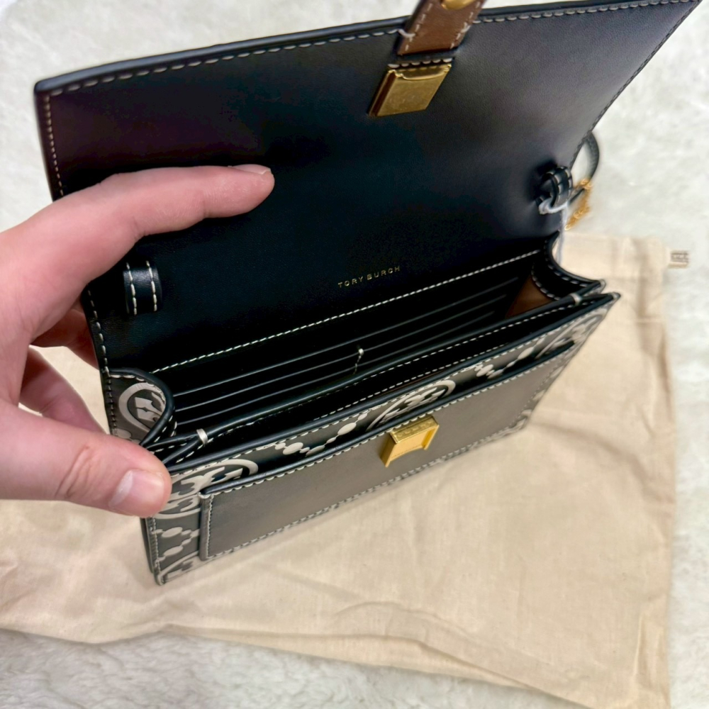 【TB｜全新】現貨 TORY BURCH 包包 WOC包 專櫃款 滿版 浮雕 斜背包｜Little Bee 小蜜蜂精品-細節圖3