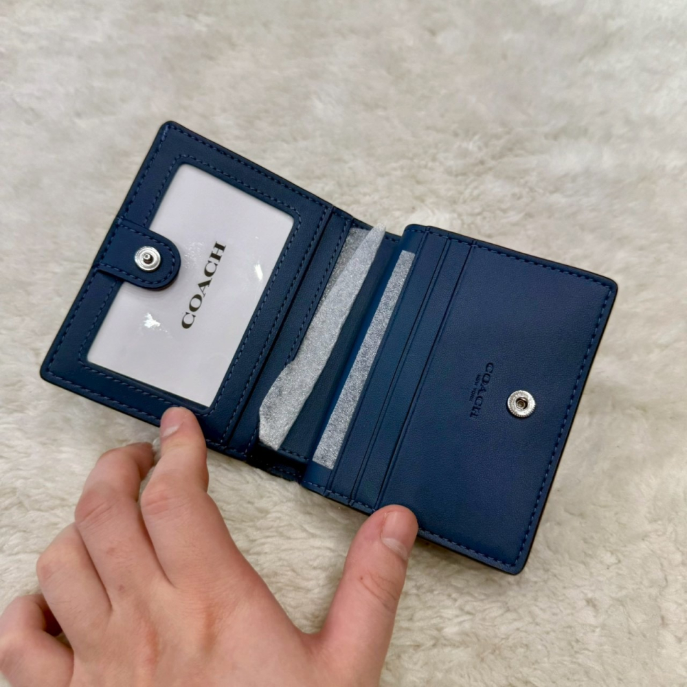 【蔻馳｜全新】現貨 COACH 錢包 短夾 銀標 C字拉鍊 亮面 寶寶藍 零錢短夾｜Little Bee 小蜜蜂精品-細節圖3
