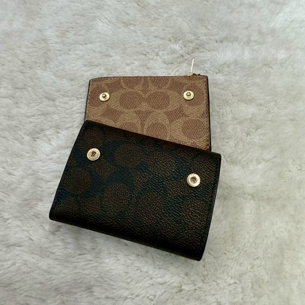 【蔻馳｜全新】現貨 COACH 錢包 短夾 二合一 三折短夾 零錢卡夾包 老花 拼色｜Little Bee 小蜜蜂精品-細節圖2