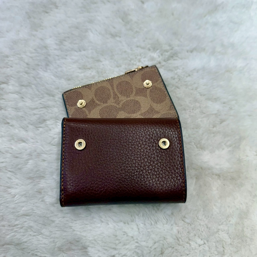 【蔻馳｜全新】現貨 COACH 錢包 短夾 二合一 三折短夾 零錢卡夾包 老花 拼色｜Little Bee 小蜜蜂精品-細節圖2
