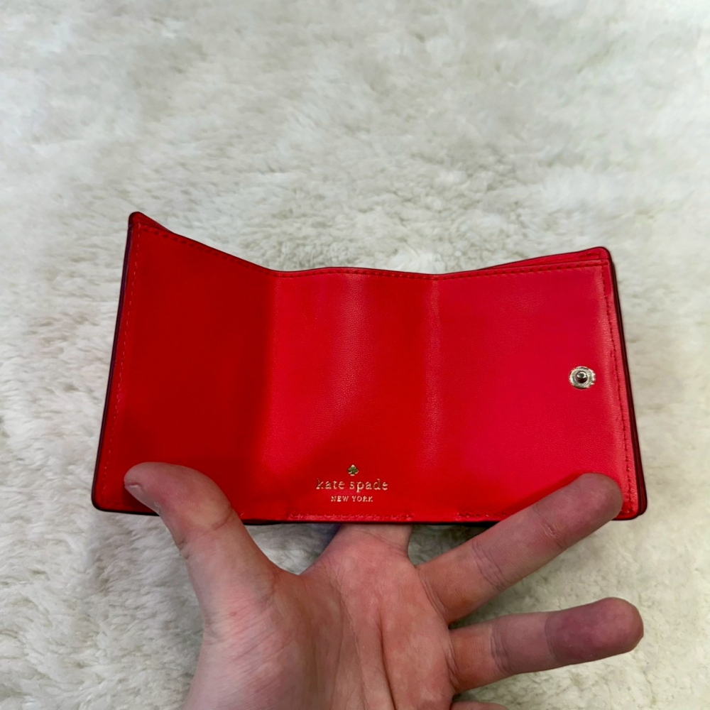 【KS｜全新】現貨 KATE SPADE 錢包 金標 短夾 防刮紋 三折短夾｜Little Bee 小蜜蜂精品-細節圖3