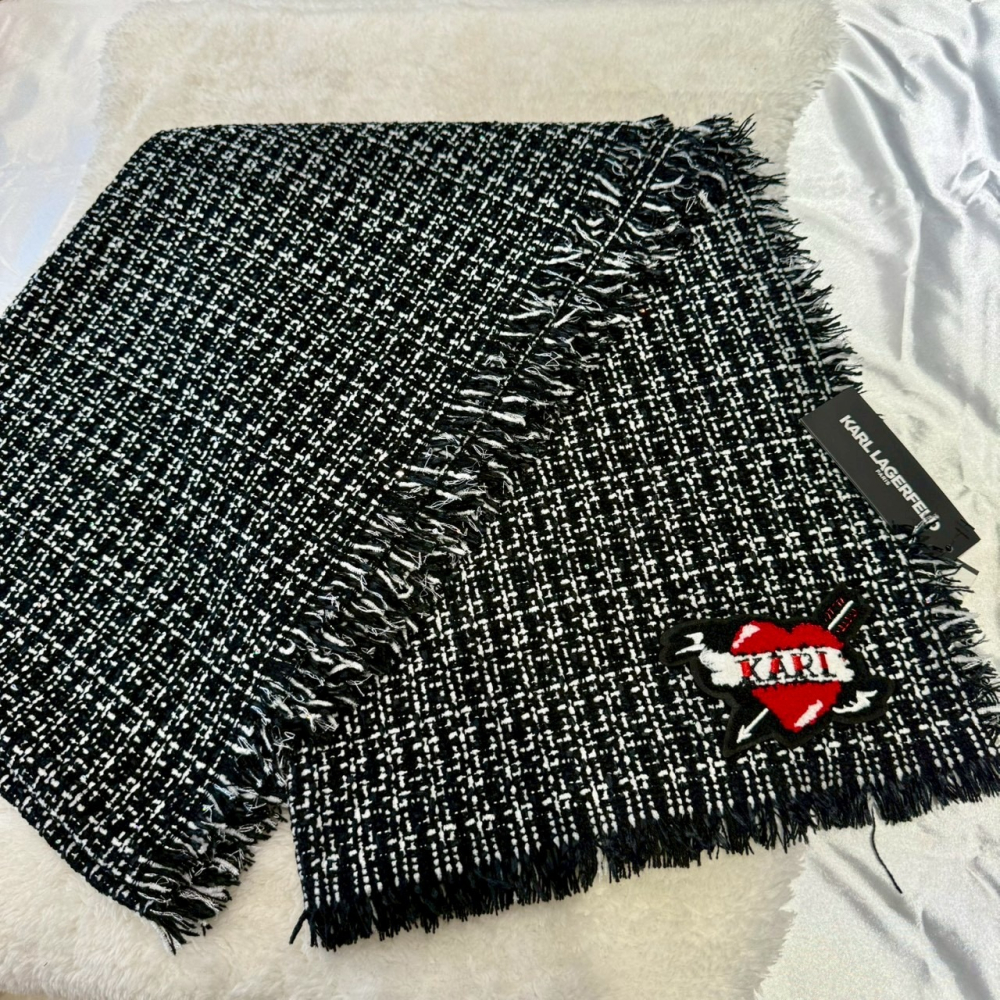 【卡爾｜全新】現貨 KARL LAGERFELD 圍巾 小香風 穿心箭 圍脖 針織圍巾｜Little Bee 小蜜蜂精品-細節圖2